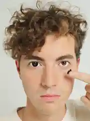 Белый контактные линзы, черные и белые