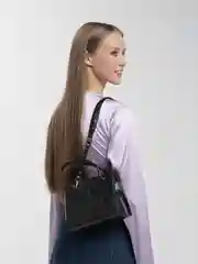 Черный сумка женская через плечо, с ремешком