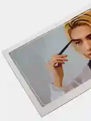 Алый наклейка на банковскую карту stray kids