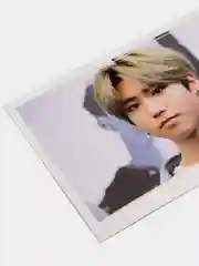 Багровый наклейка на банковскую карту stray kids