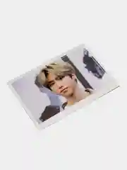 Багровый наклейка на банковскую карту stray kids