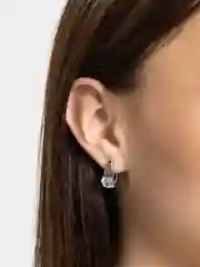 Белый серьги ажурные с фианитами, серебрение с оксидированием