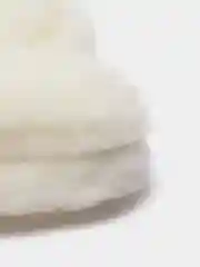Белый варежки для уборки автомобиля