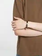 Золотой кожаный браслет
