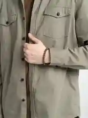 Браслет из деревянных бусин