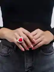 Белый кольцо акриловое "Сердце"