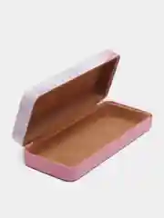 Розовый футляр для очков