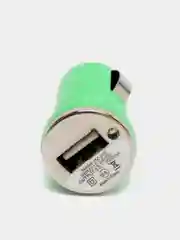 Зеленый автомобильное зарядное устройство USB