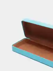 Белый футляр для очков