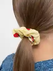 Желтый резинка для волос
