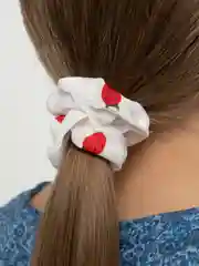 Белый резинка для волос