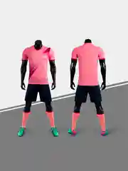 Розовый мужской спортивный комплект: шорты и футболка