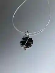 Черный подвеска на леске
