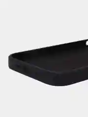 Черный чехол для iPhone 13