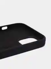 Черный чехол для iPhone 13