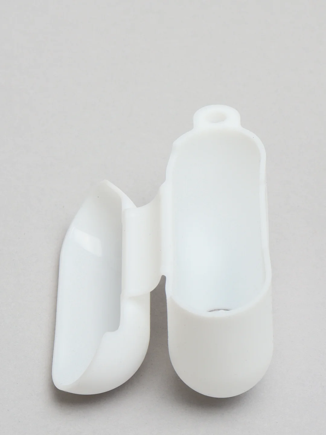 Белый силиконовый чехол для Apple AirPods 3 поколения 2021