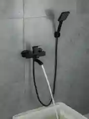 Белый смеситель для ванны FRUD с коротким изливом, с лейкой, хром, 3 цвета
