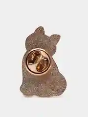 Фиолетовый значки с котами (кошками, котятами), пин на одежду или рюкзак