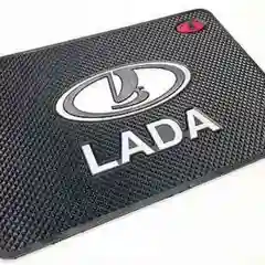 Белый противоскользящий коврик на панель, с логотипом LADA