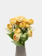 Светло-жёлтый искусственные цветы "Камелии"