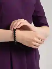 Черный браслет на руку из камня, женский