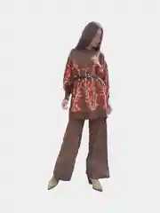 Коричневый костюм: туника и брюки
