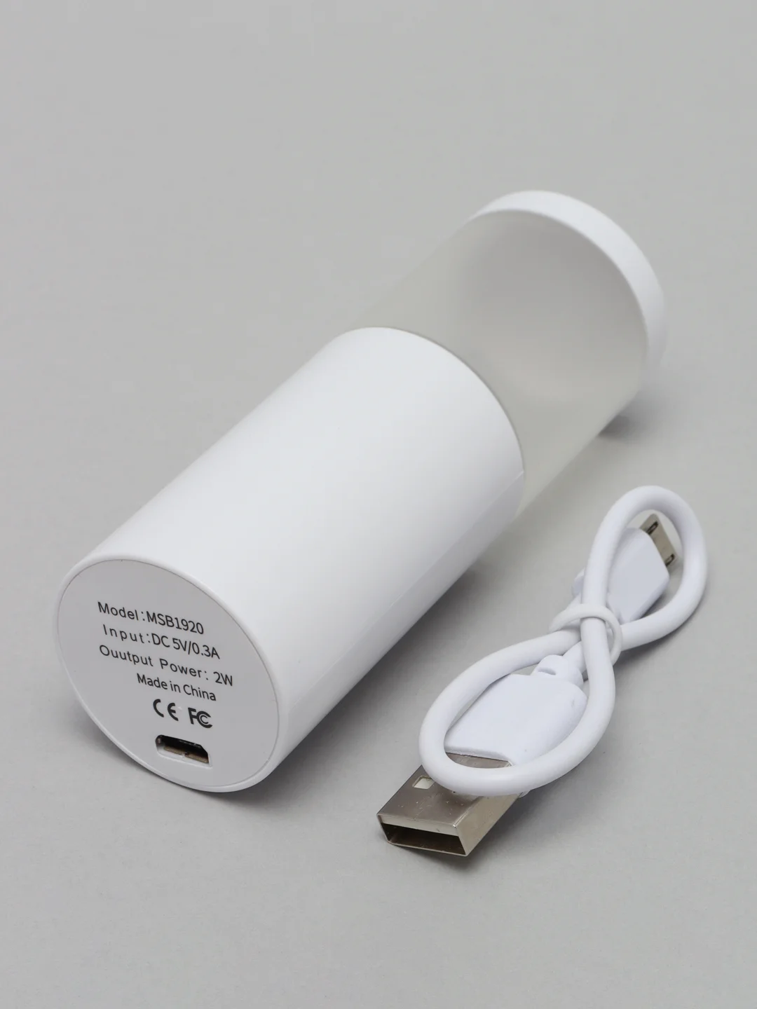 Белый увлажнитель воздуха и кожи лица портативный ручной с подсветкой, с USB зарядкой