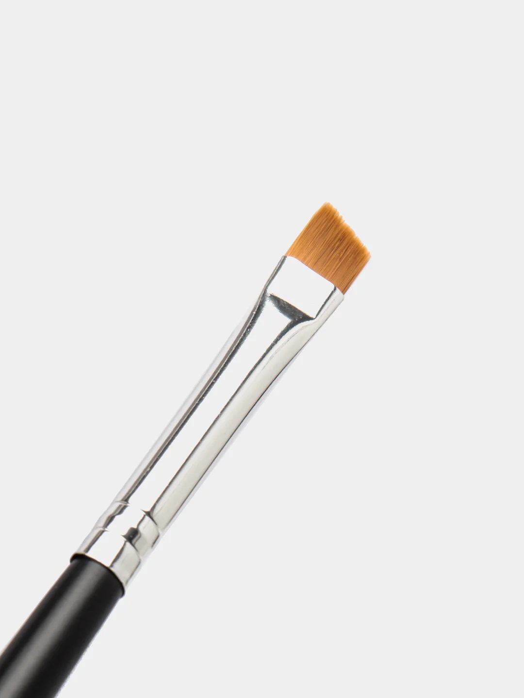 Кисть для бровей Happy Makeup, синтетическая, со скошенным ворсом