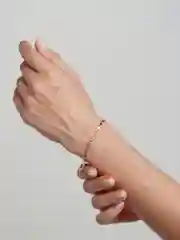 Желтый браслет из медицинской стали.