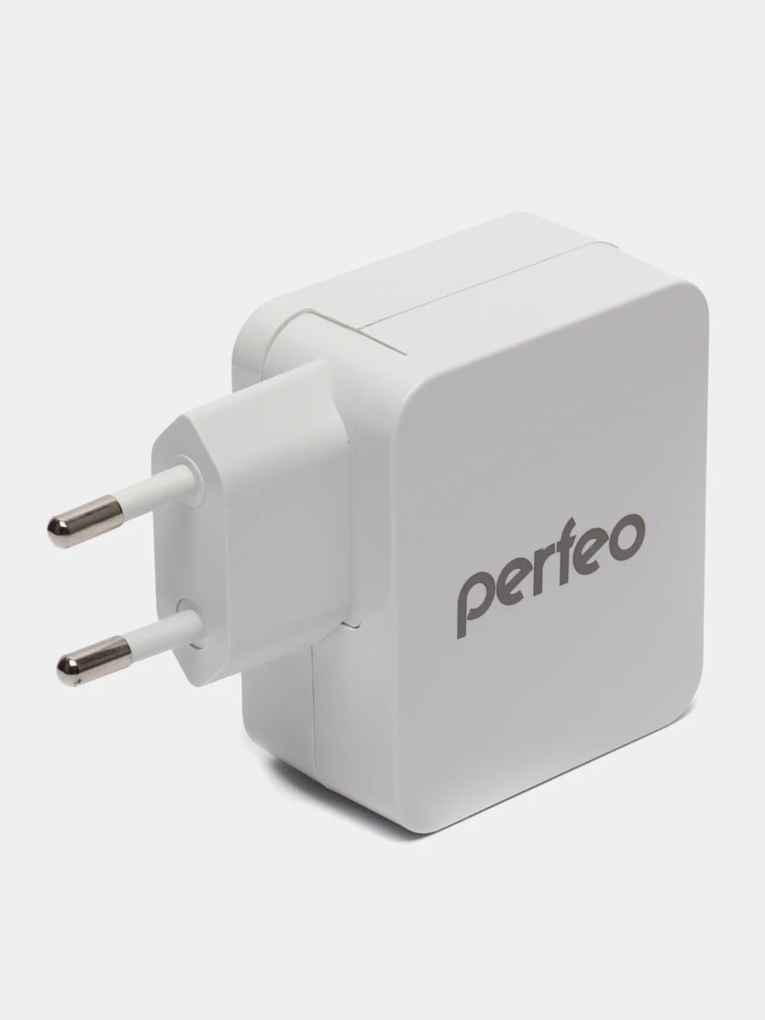 Белый сетевое зарядное устройство с разъемом 3xUSB Perfeo