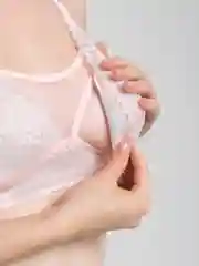 Розовый кружевной бюстгальтер для кормления