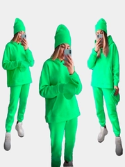 Женский утеплённый костюм: толстовка, джоггеры, шапка и варежки