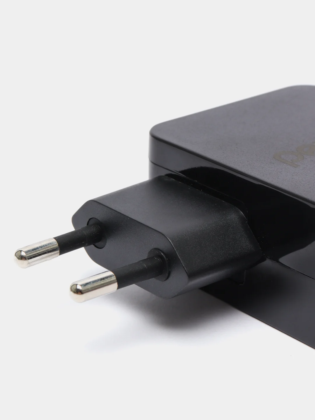 Черный сетевое зарядное устройство с разъемом 3xUSB Perfeo