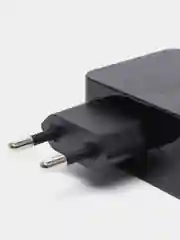 Черный сетевое зарядное устройство с разъемом 3xUSB Perfeo