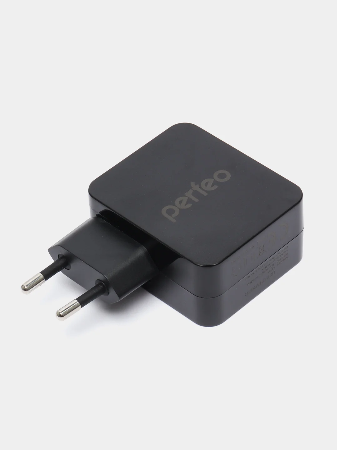 Черный сетевое зарядное устройство с разъемом 3xUSB Perfeo