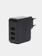 Черный сетевое зарядное устройство с разъемом 3xUSB Perfeo