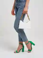 Белый сумка женская с цепочкой