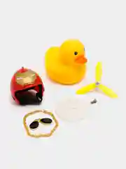 Красный утка в шлеме с пропеллером в очках в машину, игрушка авто