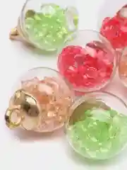 Стеклянный шарик с кристаллами