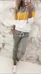 Светло-жёлтый костюм спортивный женский