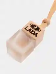 Алый ароматизатор автомобильный, с гравировкой логотипа LADA