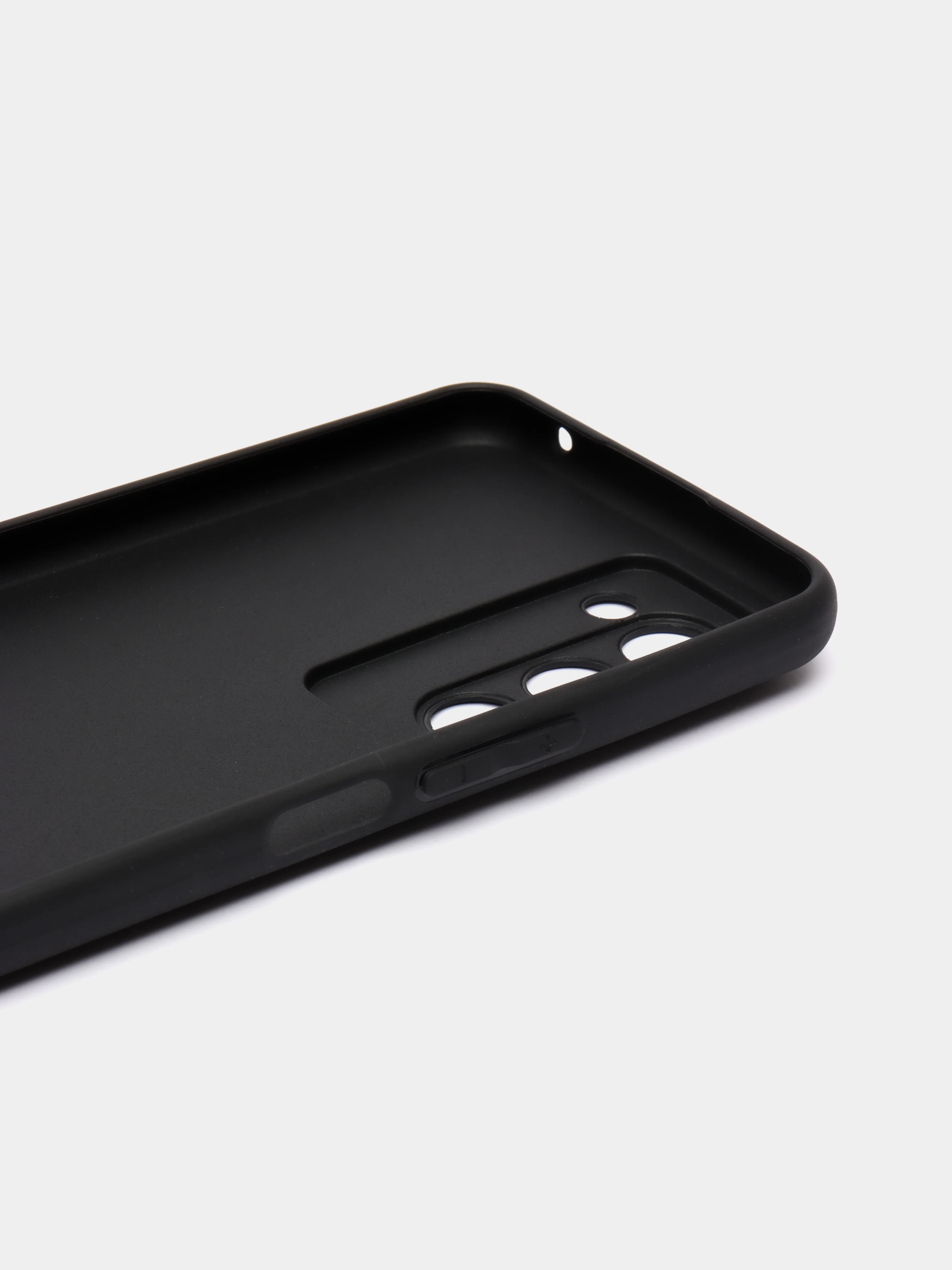 Черный чехол для Tecno Camon 18 Premier с матовым покрытием и защитой вокруг модуля камер