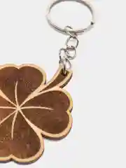 Вишнёвый брелок для ключей из дерева