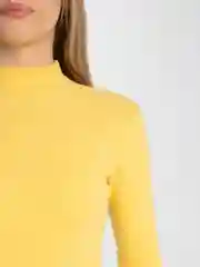 Желтый водолазка женская