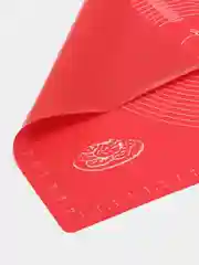 Красный коврик силиконовый с разметкой для раскатки теста