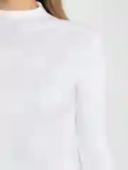 Белый водолазка женская