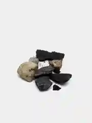 Минеральная подкормка для певчих и декоративных птиц Уголек, 100г