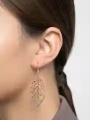 Золотой серьги листья
