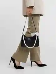 Черный женская сумка багет с жемчужным украшением