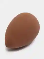 Коричневый спонж для макияжа